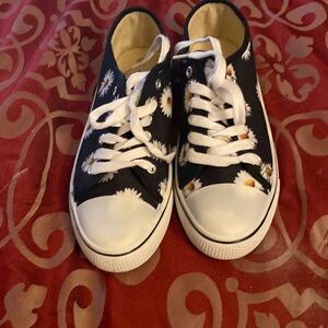 Beautiful new flowers design sneakers